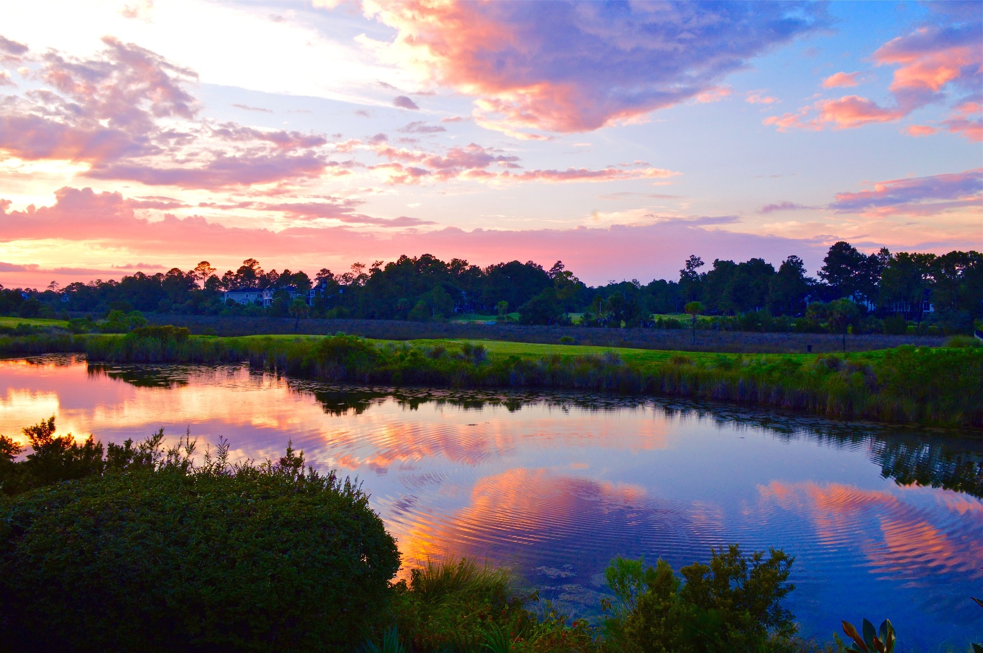 https://pixabay.com/hu/napnyugta-reflection-sky-fekv%C5%91-2405602/