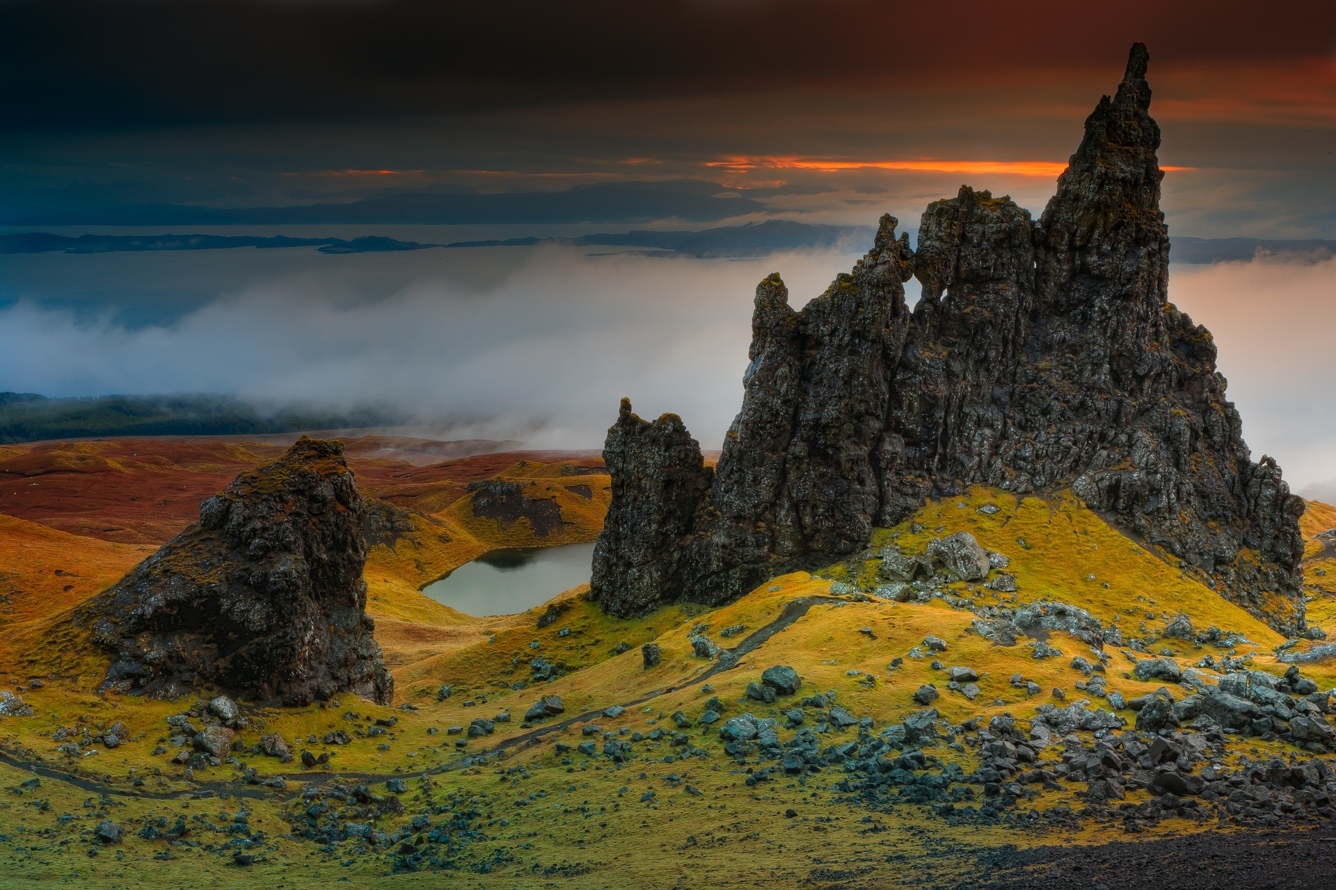 https://pixabay.com/hu/szikla-sk%C3%B3cia-isle-of-skye-540129/