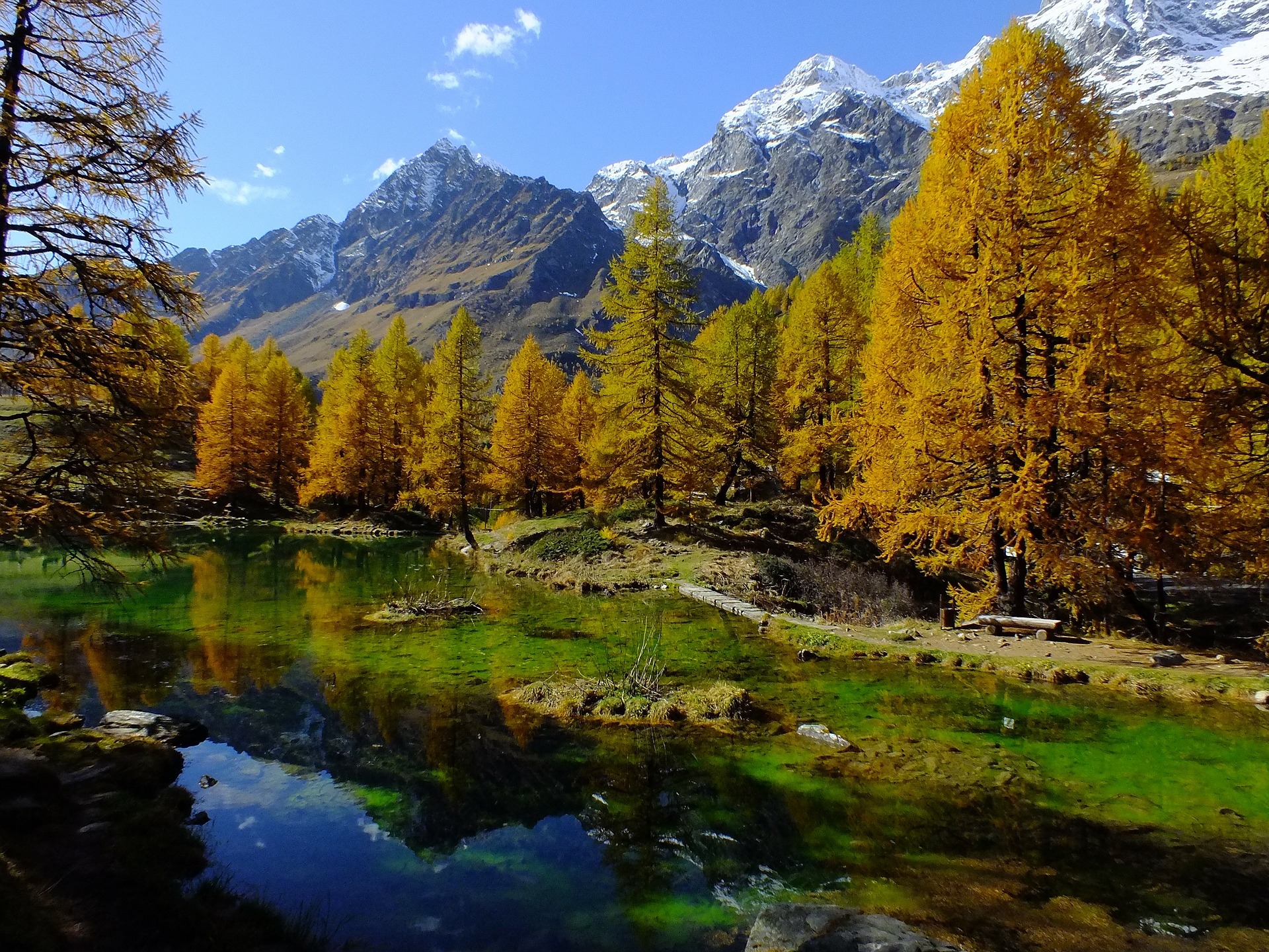 https://pixabay.com/hu/lago-bleu-valle-d-aosta-aosta-v%C3%B6lgy-200429/