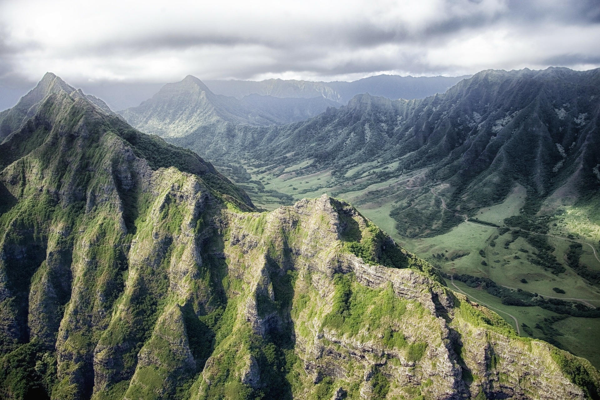 https://pixabay.com/hu/hawaii-hegyek-sky-clouds-valley-209956/