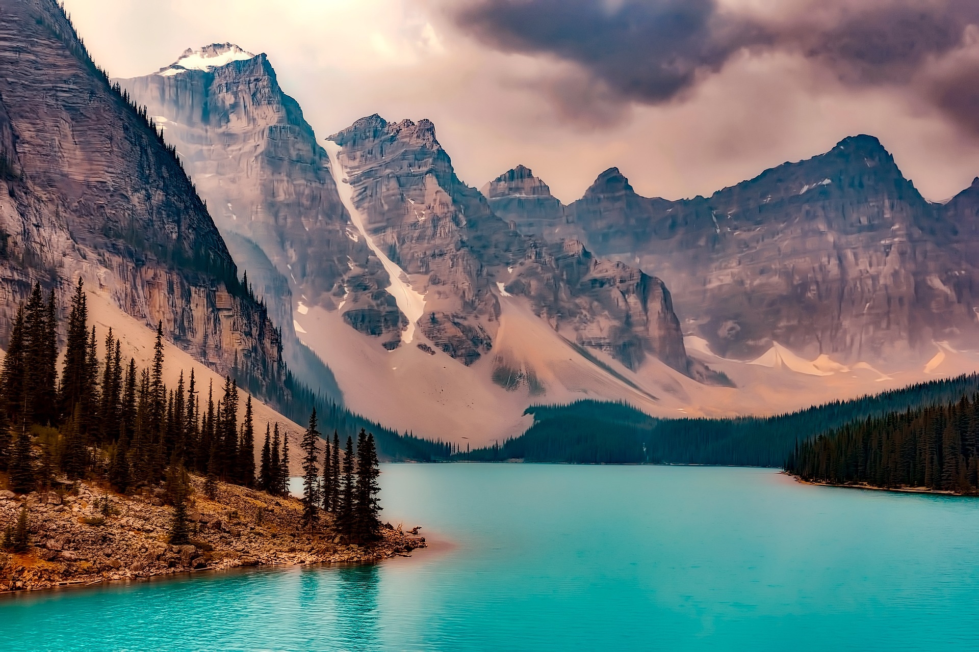 https://pixabay.com/hu/lake-moraine-kanada-hegyek-turizmus-2700397/