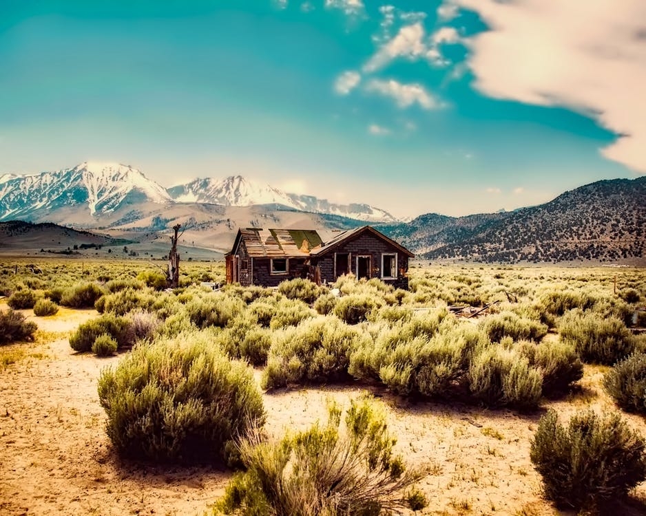 https://www.pexels.com/photo/bungalow-bush-cabin-clouds-458944/