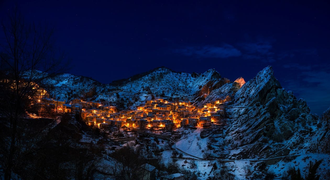 https://www.pexels.com/photo/clouds-cold-evening-freezing-314860/