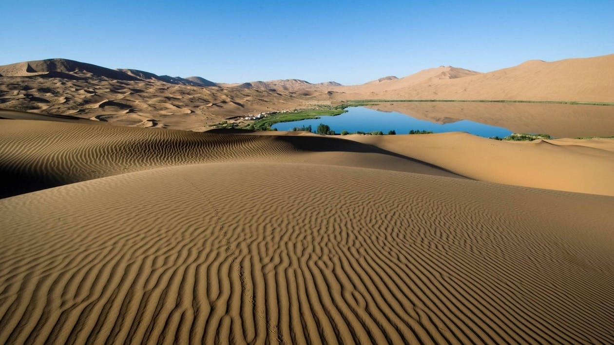 https://www.pexels.com/photo/adventure-alone-arid-barren-274014/