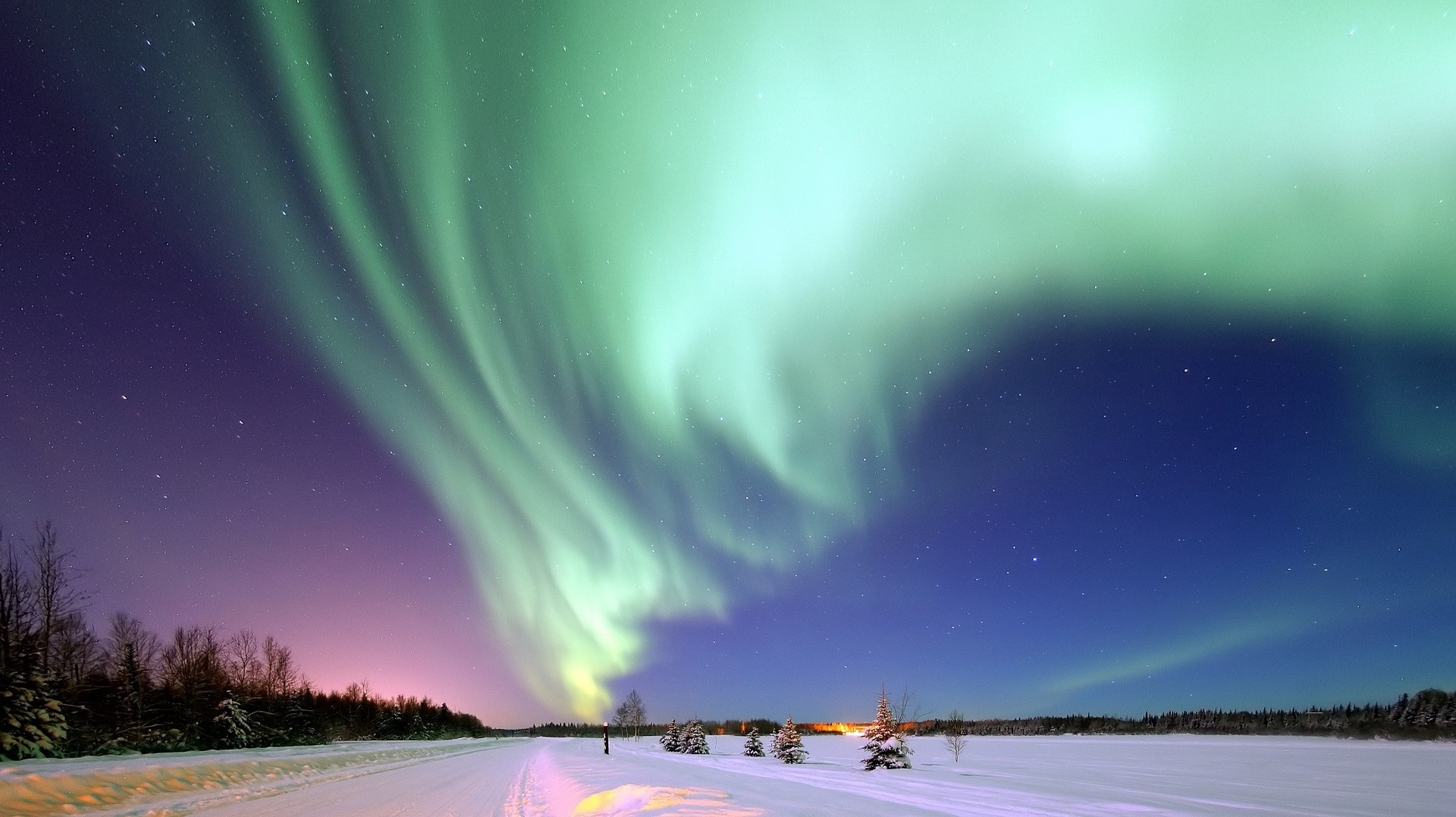 https://pixabay.com/hu/aurora-borealis-alaszka-sz%C3%B3k%C3%B6z-1181004/