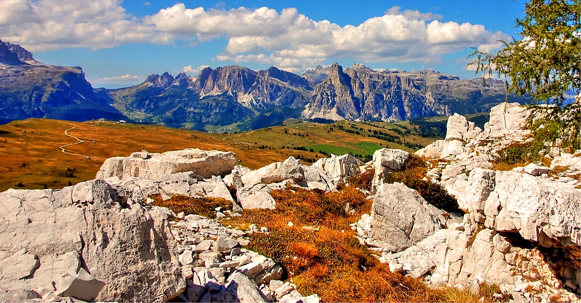 https://pixabay.com/en/alta-badia-dolomites-nature-2673293/