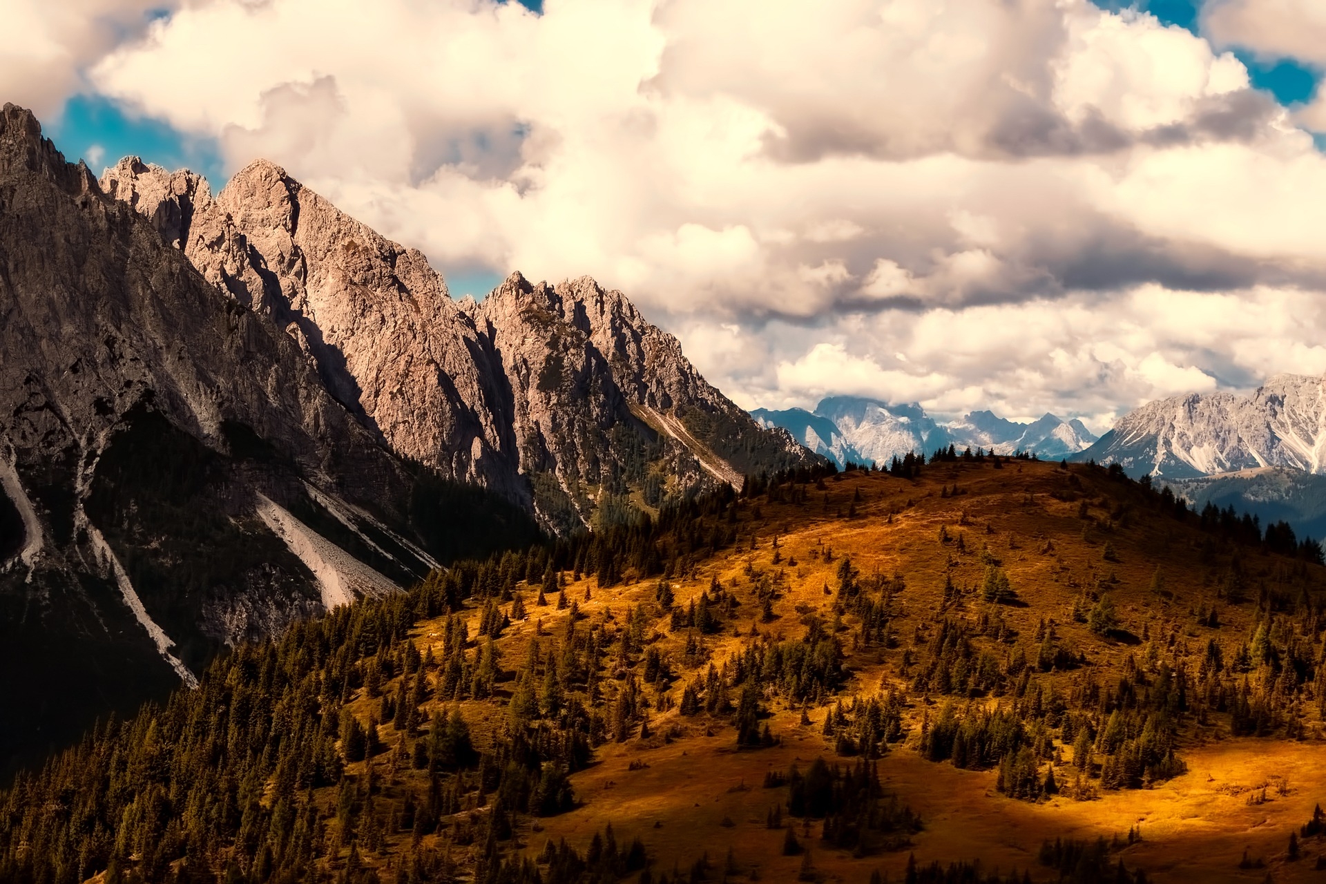 https://pixabay.com/en/dolomites-mountains-italy-landscape-2707529/