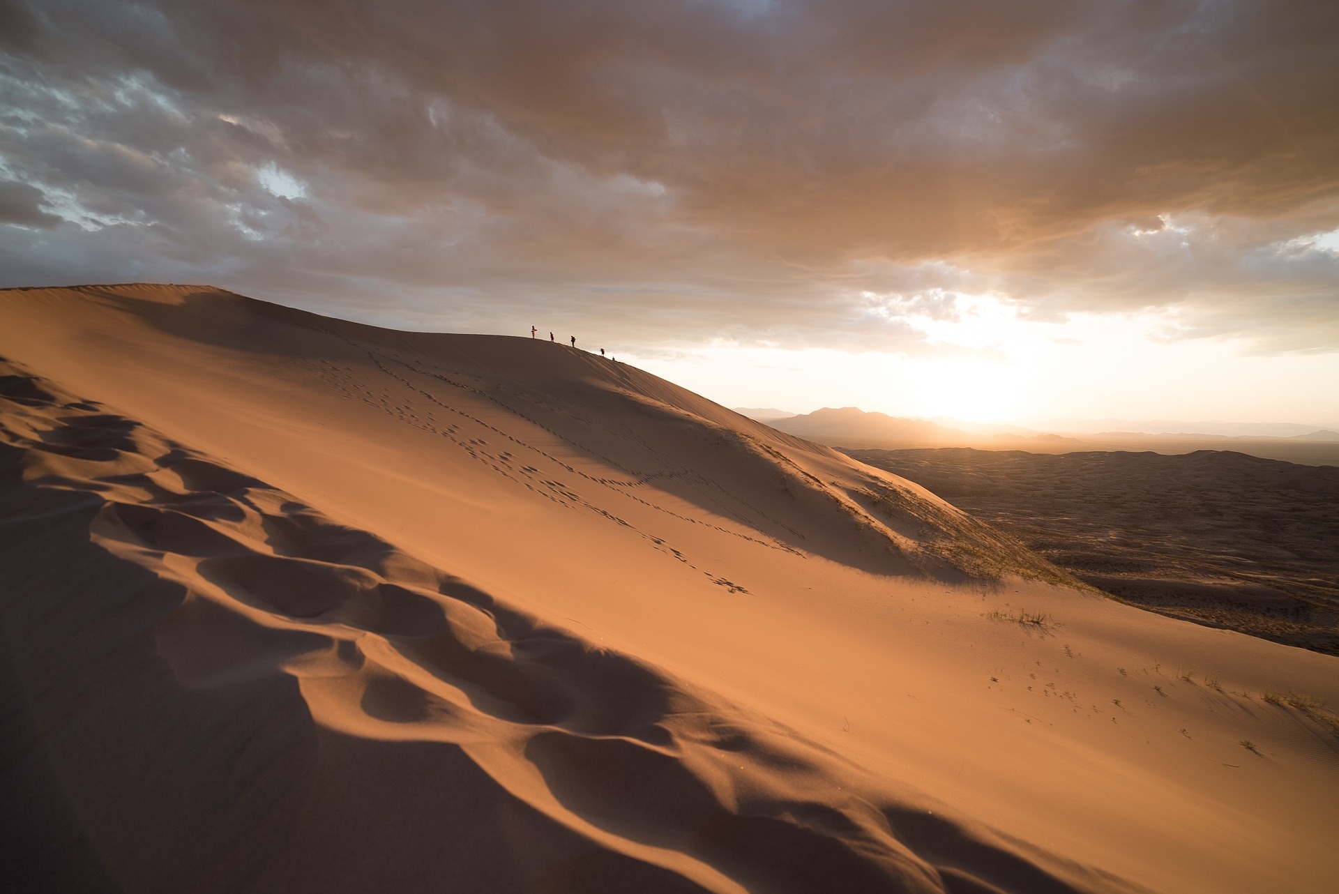 https://pixabay.com/en/sand-dunes-sand-dune-nature-1245751/