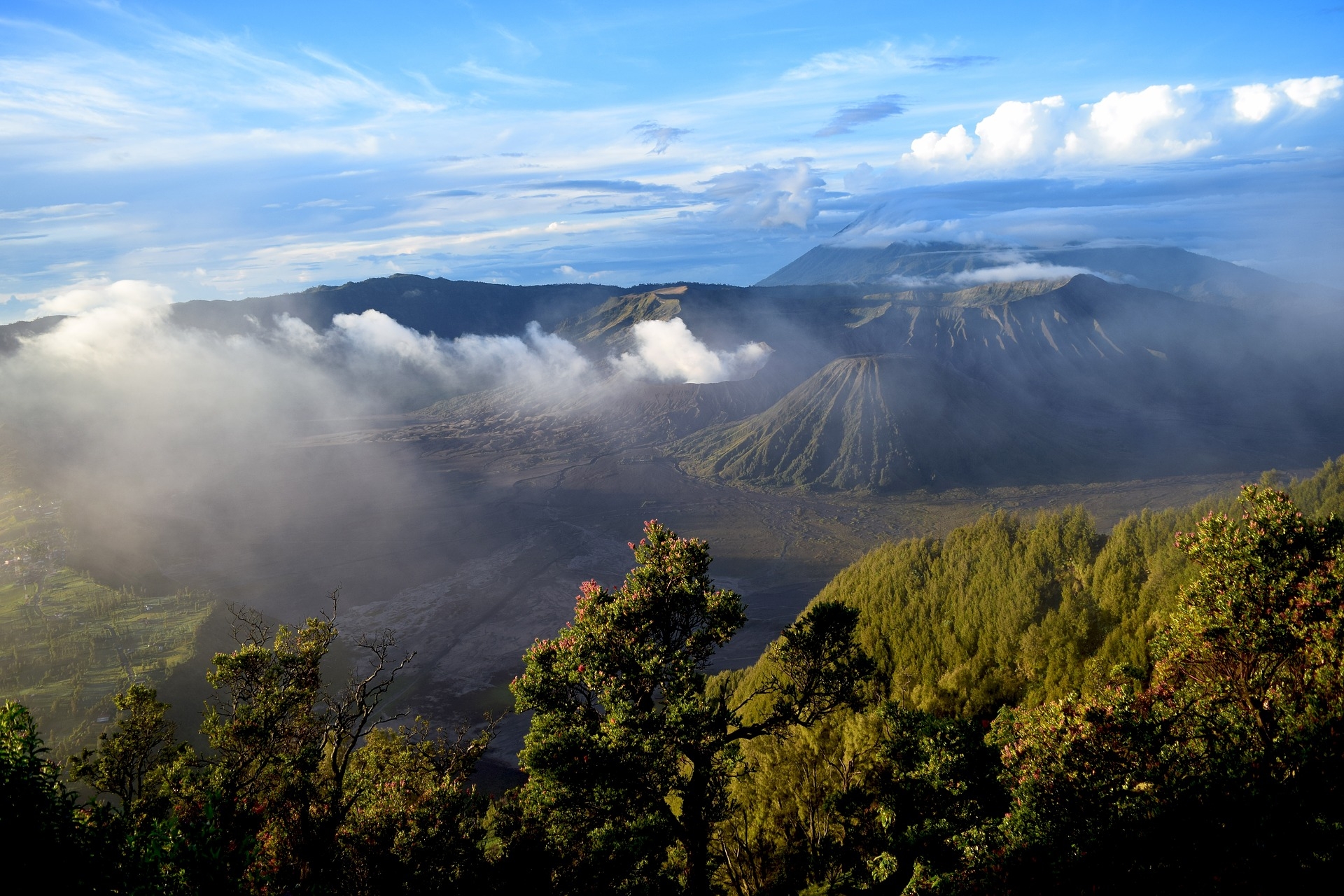 https://pixabay.com/en/indonesia-volcano-nature-landscape-2427974/