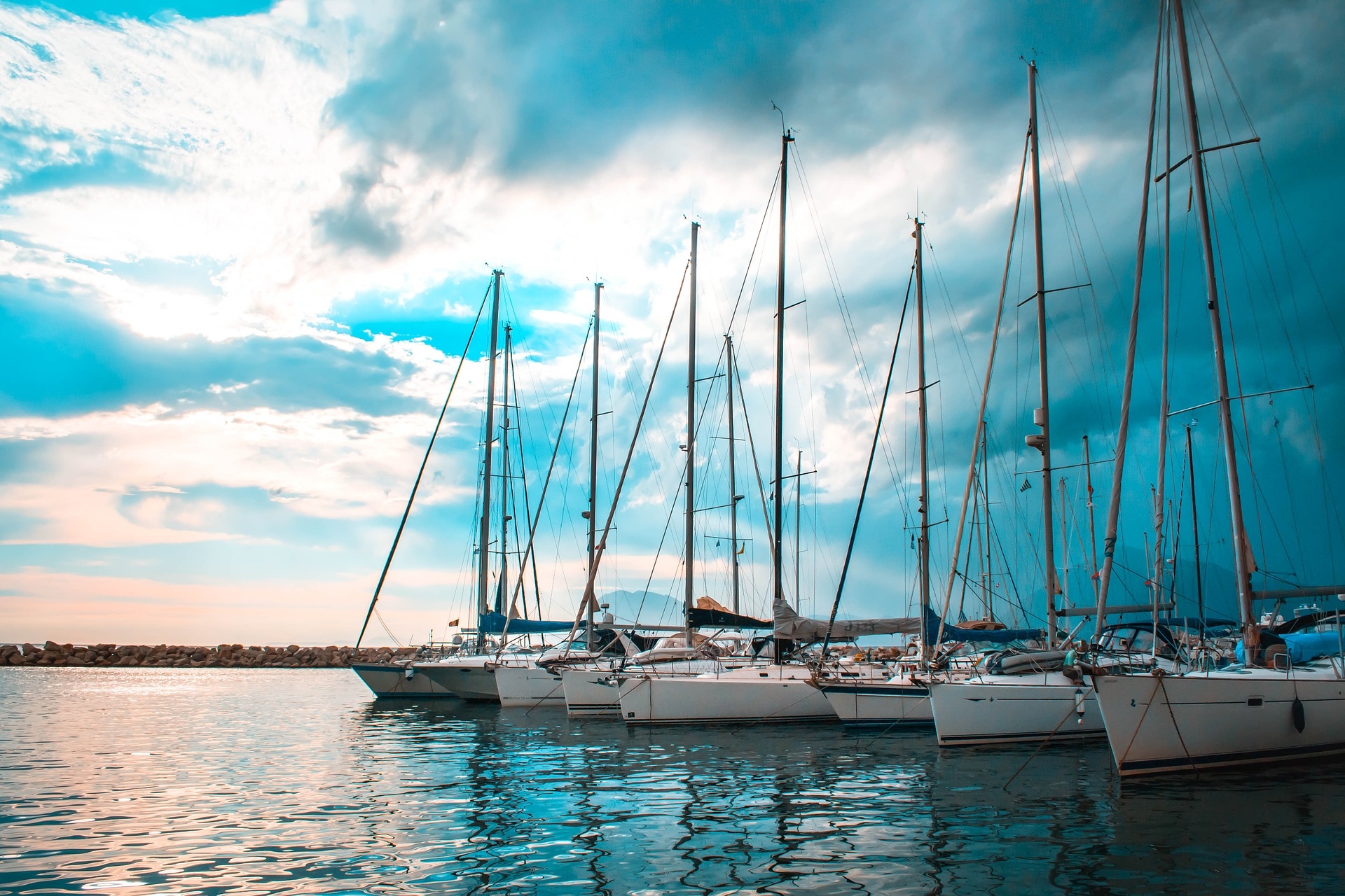 https://pixabay.com/en/landscape-seascape-boats-port-2422845/