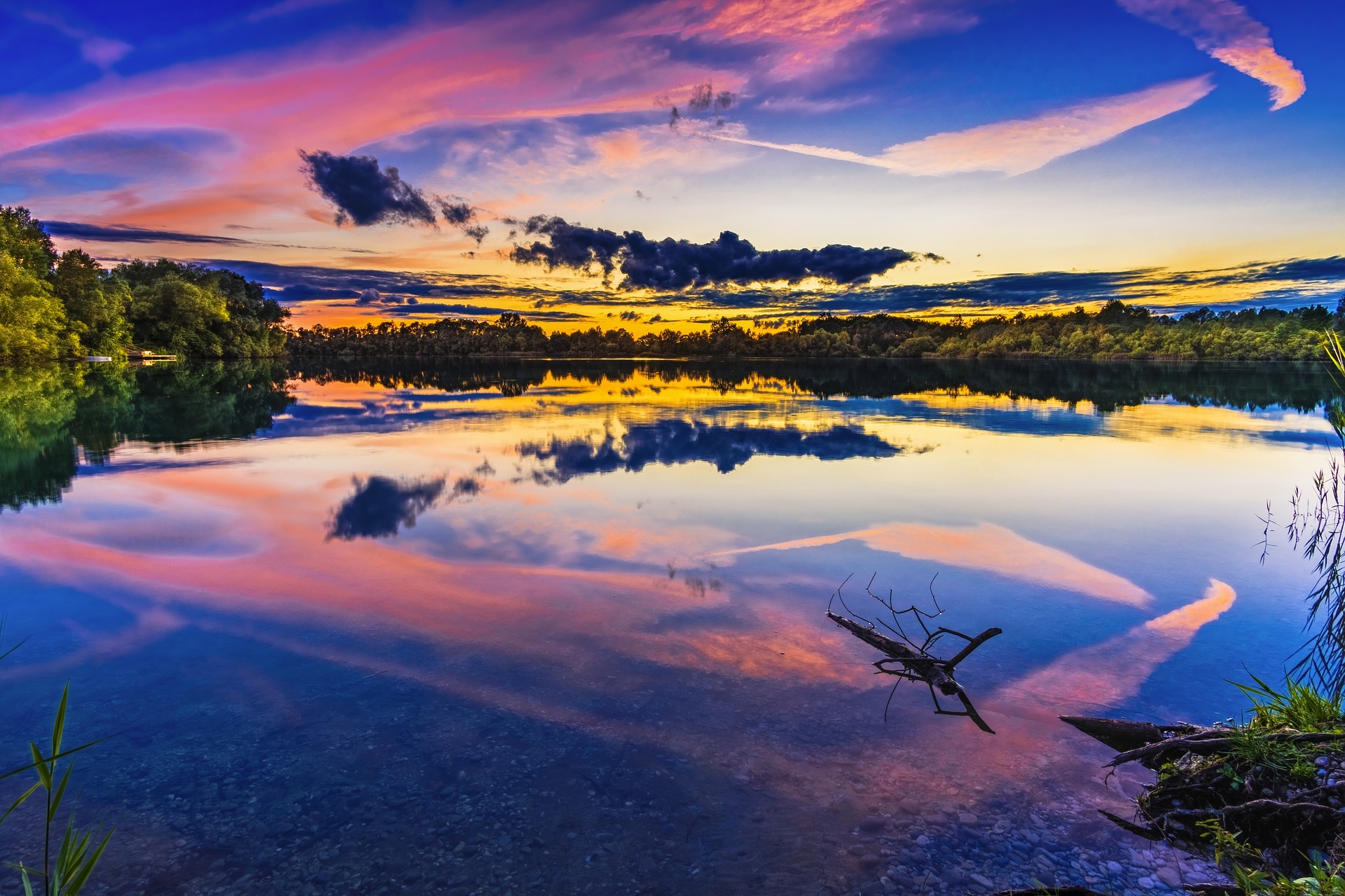 https://pixabay.com/en/lake-sunset-bavaria-abendstimmung-2763432/