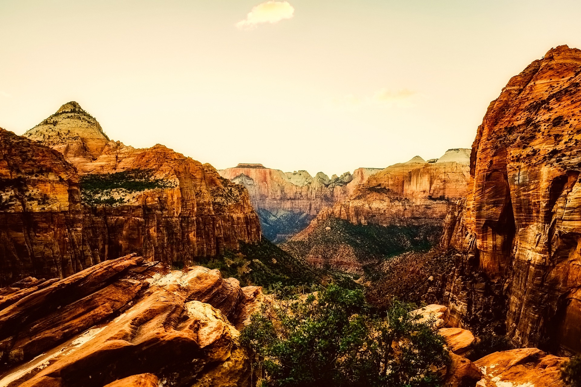 https://pixabay.com/en/zion-national-park-utah-landscape-2584038/