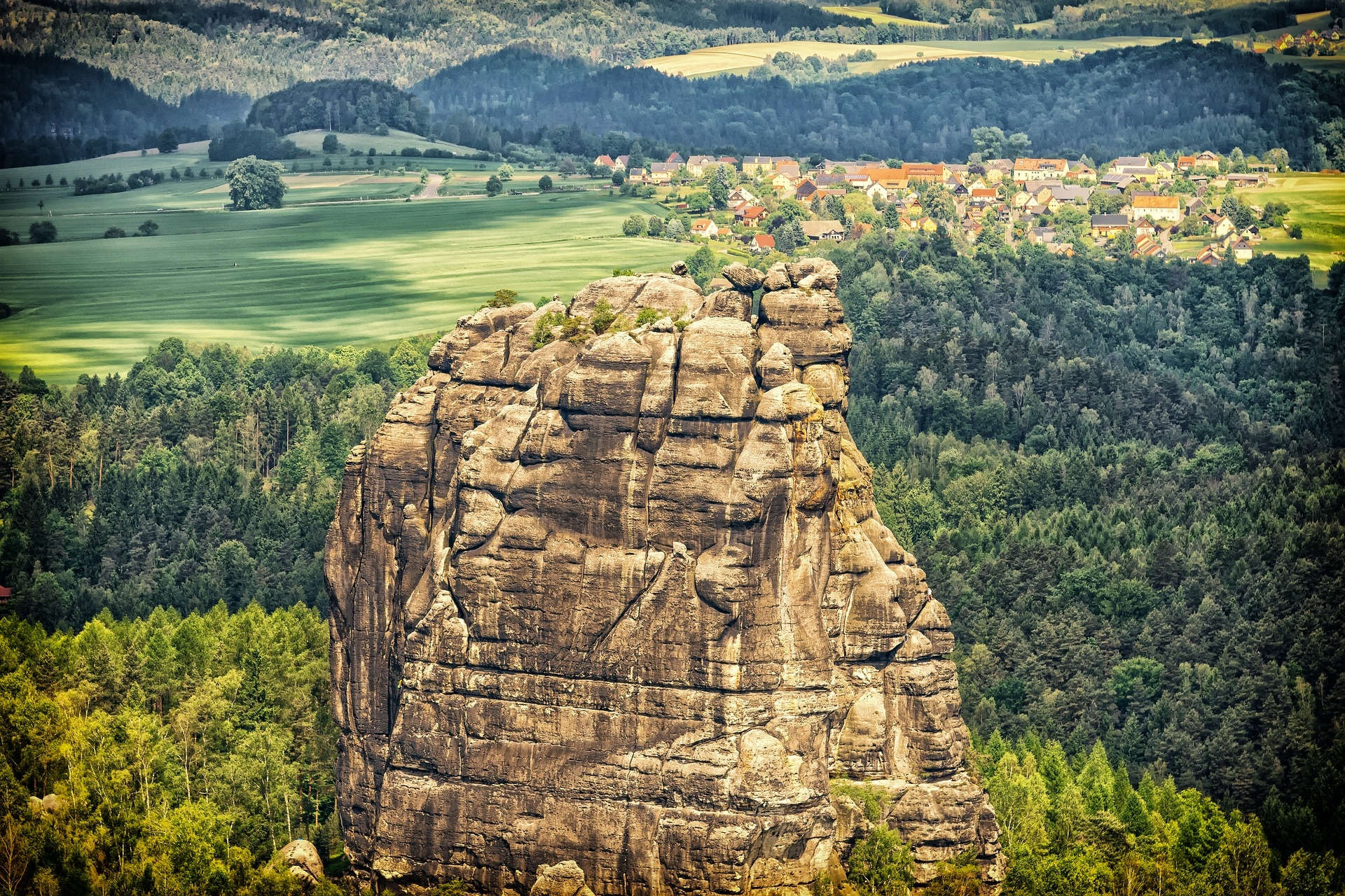 https://pixabay.com/en/landscape-rock-nature-green-2369868/