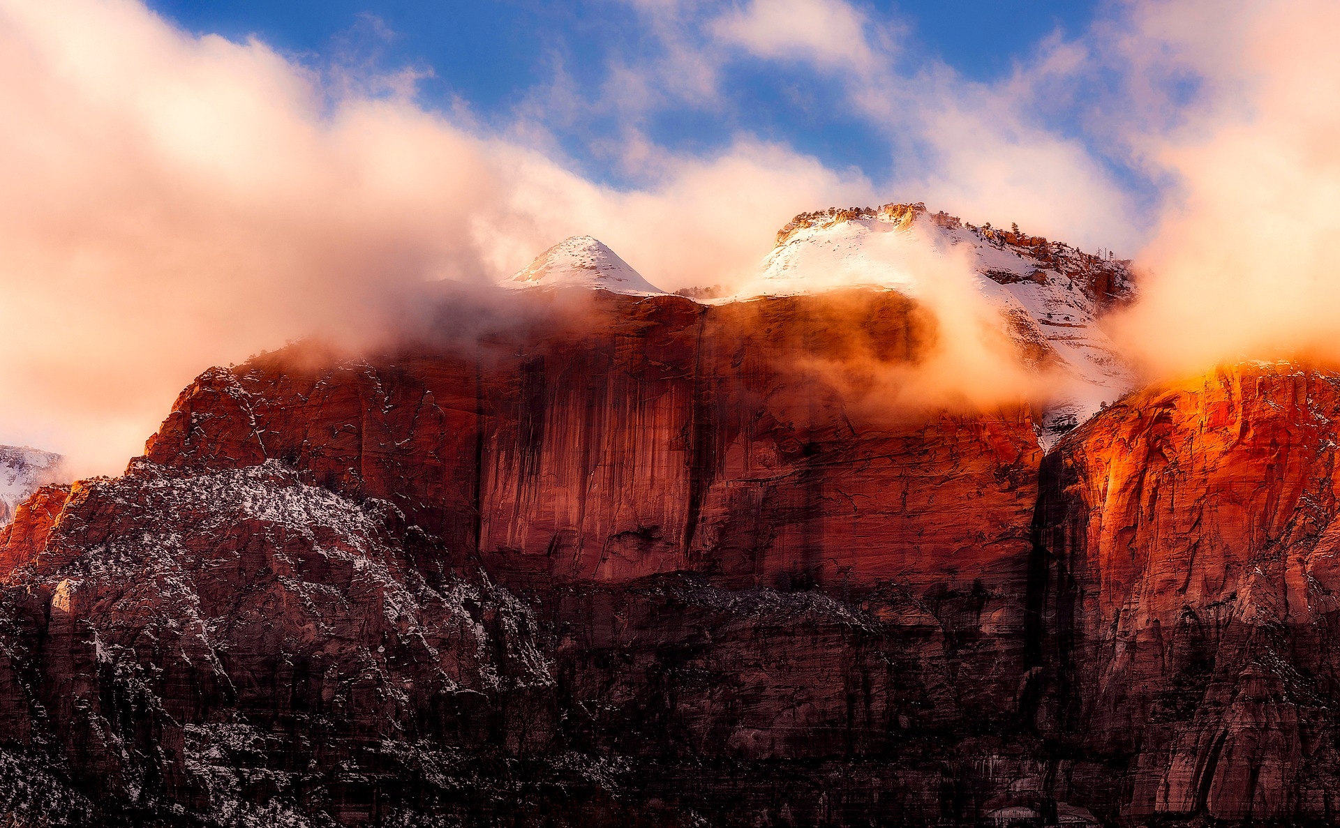 https://pixabay.com/en/utah-mountains-sky-clouds-windy-2420751/