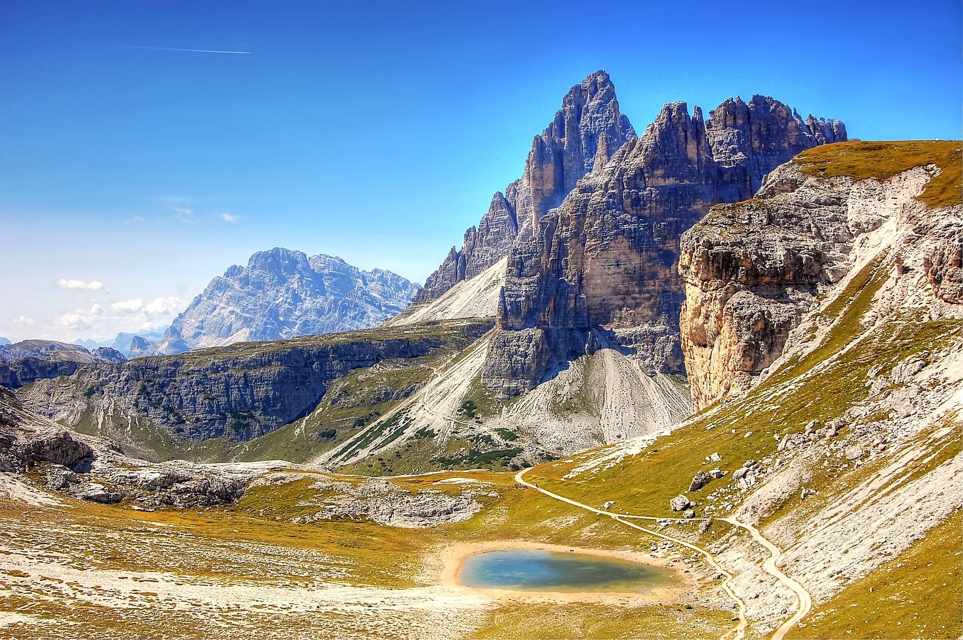 https://pixabay.com/en/dolomites-three-zinnen-mountains-2704757/