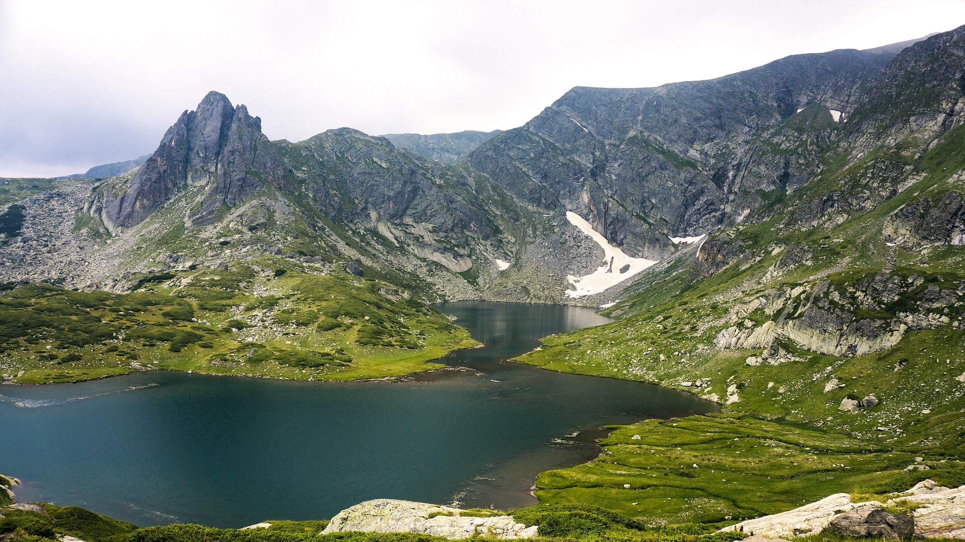 https://pixabay.com/en/nature-mountain-lake-country-2775639/