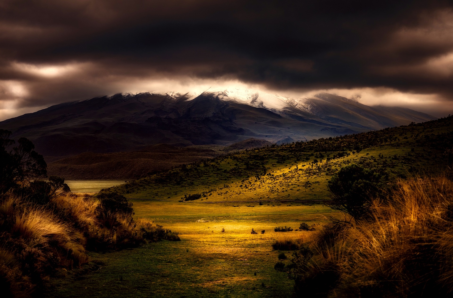 https://pixabay.com/en/sunset-dusk-landscape-mountains-2361251/