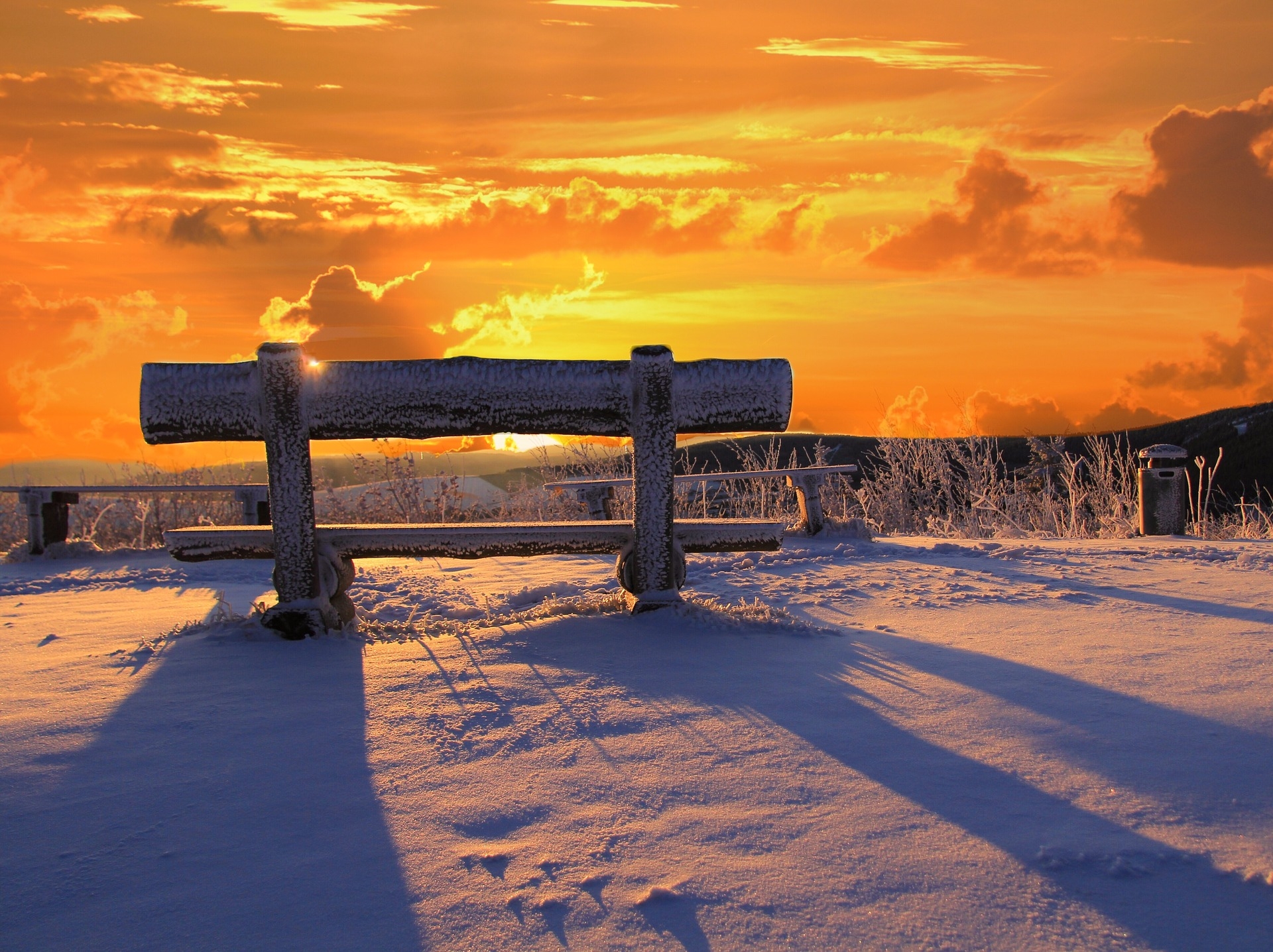 https://pixabay.com/en/edits-sunset-bench-valley-winter-2580661/