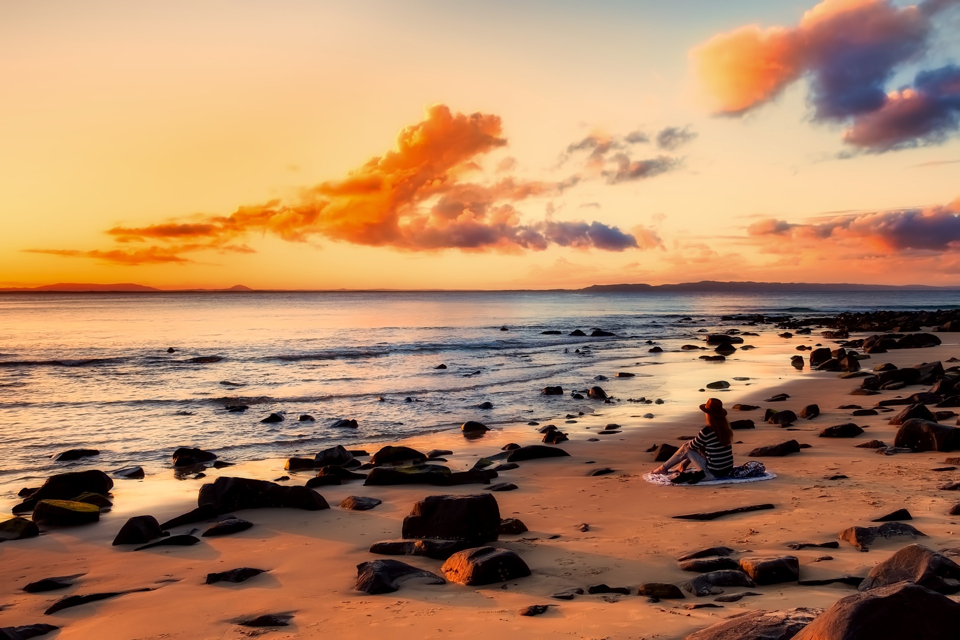 https://pixabay.com/en/sea-ocean-beach-woman-girl-sunset-2530231/